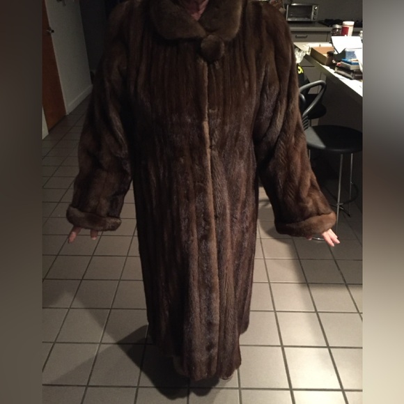 Full-length brown lined mink coat. size small, good condition! - Picture 4 of 5